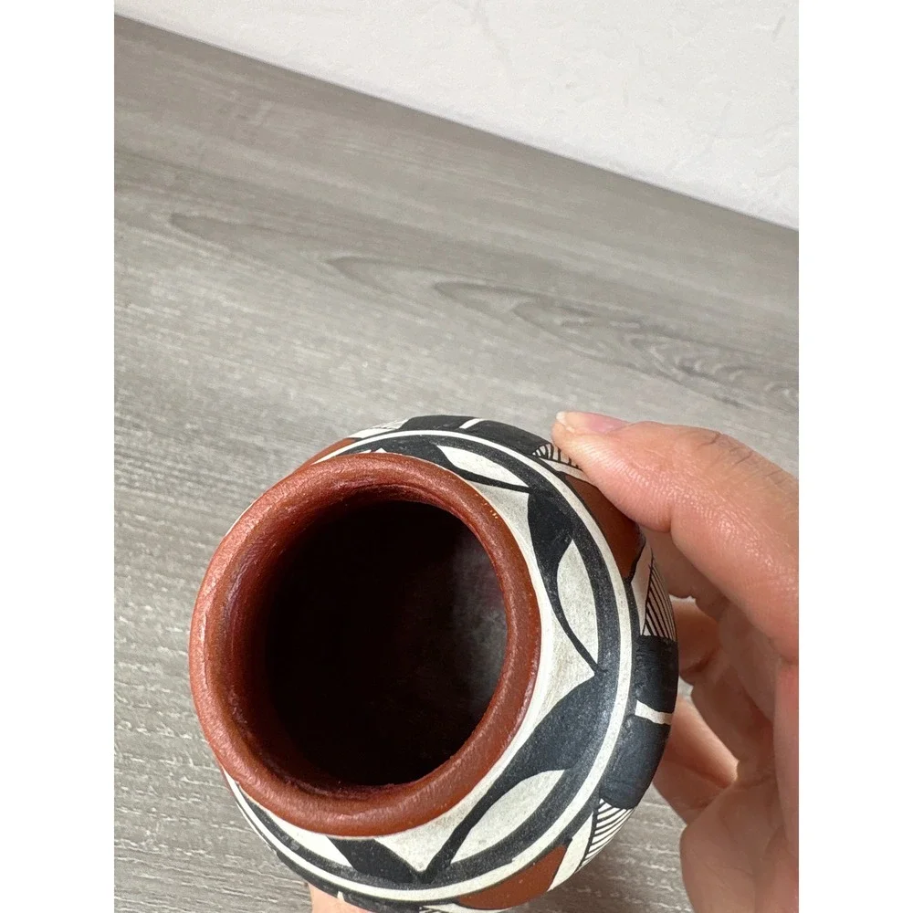 Vintage‎ Miniature Hand Painted Southwestern Pottery Seed Pot Signed F.A. 2.5